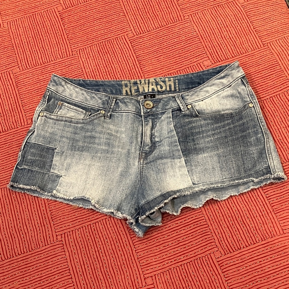 Rewash Women's size 11 W34L2 rise 9” Faded Blue patchwork Jean Shorts